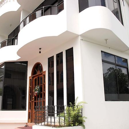 Planet House Hotel Puerto Ayora  Eksteriør billede