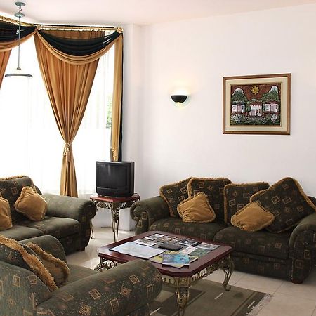 Planet House Hotel Puerto Ayora  Eksteriør billede
