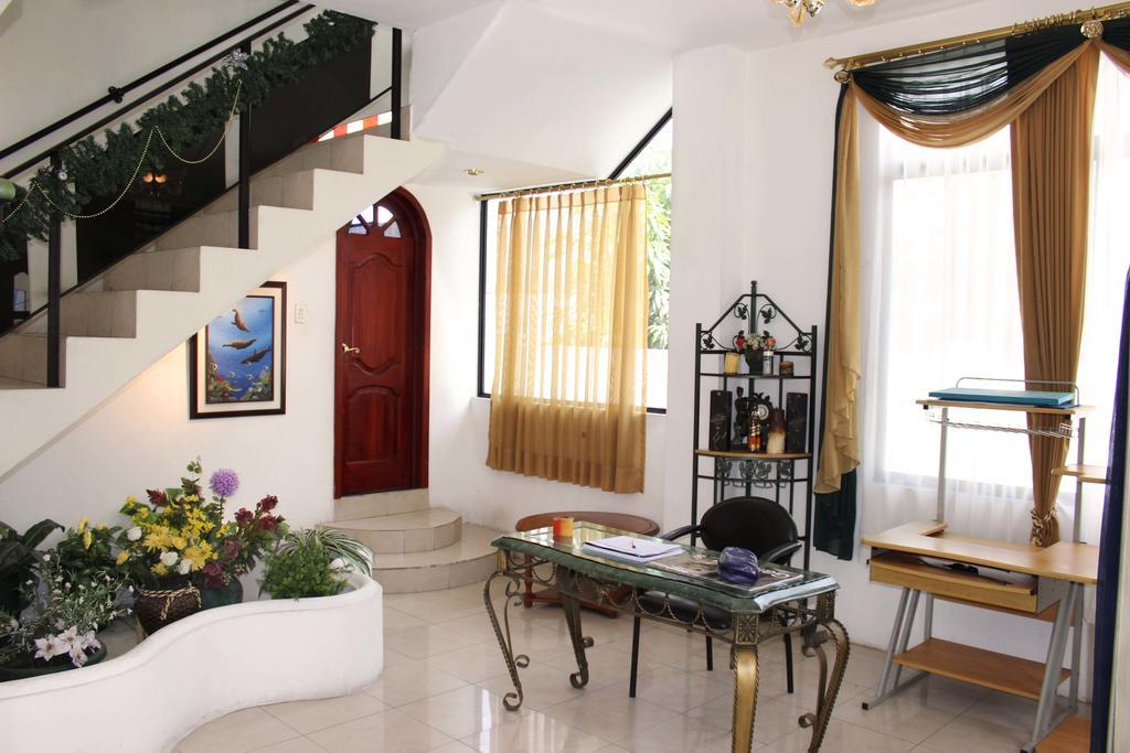 Planet House Hotel Puerto Ayora  Eksteriør billede