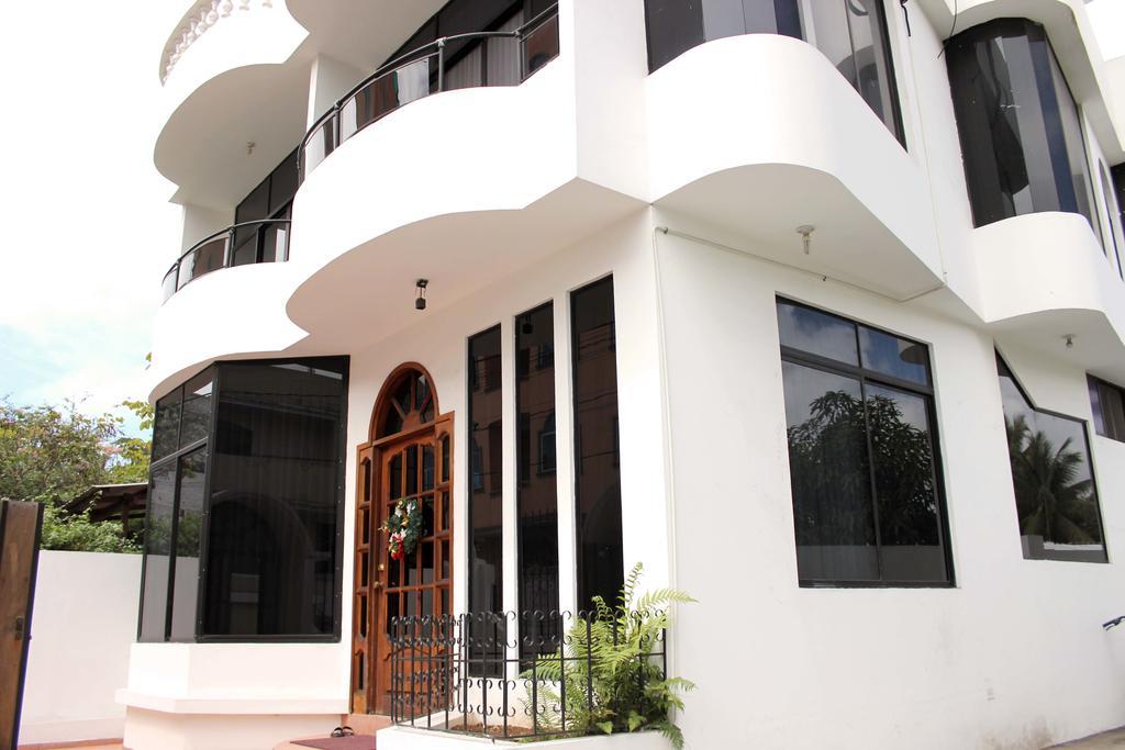 Planet House Hotel Puerto Ayora  Eksteriør billede