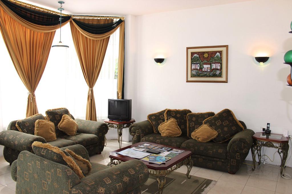 Planet House Hotel Puerto Ayora  Eksteriør billede