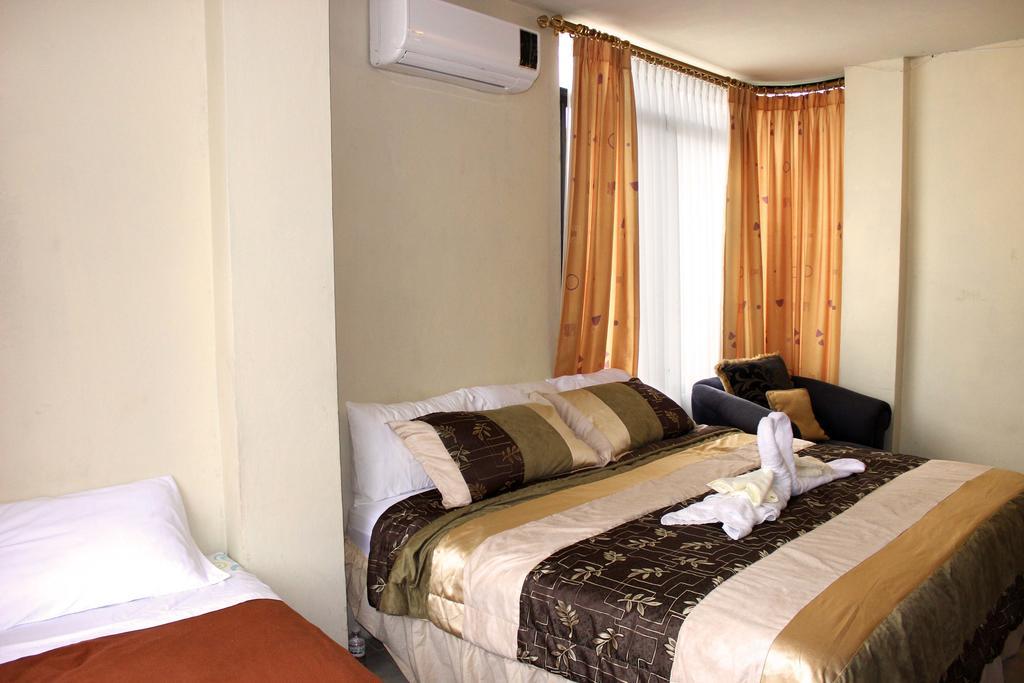 Planet House Hotel Puerto Ayora  Værelse billede