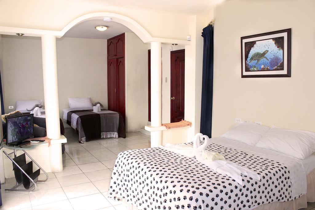 Planet House Hotel Puerto Ayora  Værelse billede
