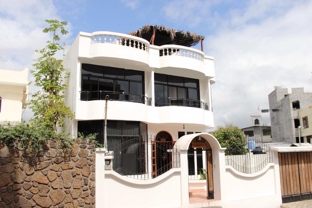 Planet House Hotel Puerto Ayora  Eksteriør billede