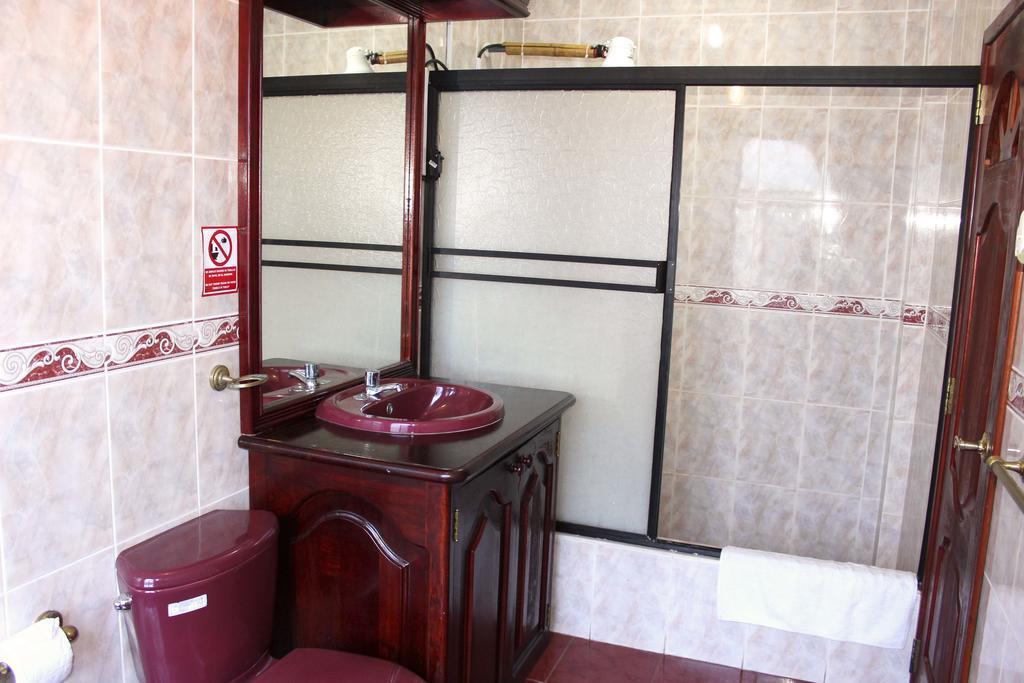 Planet House Hotel Puerto Ayora  Værelse billede