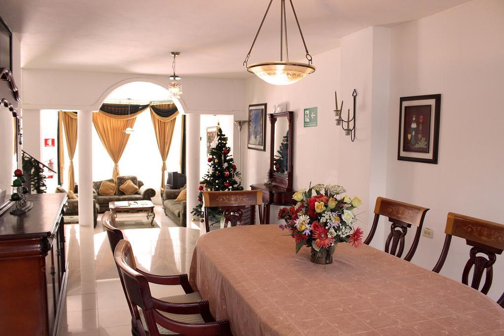 Planet House Hotel Puerto Ayora  Eksteriør billede