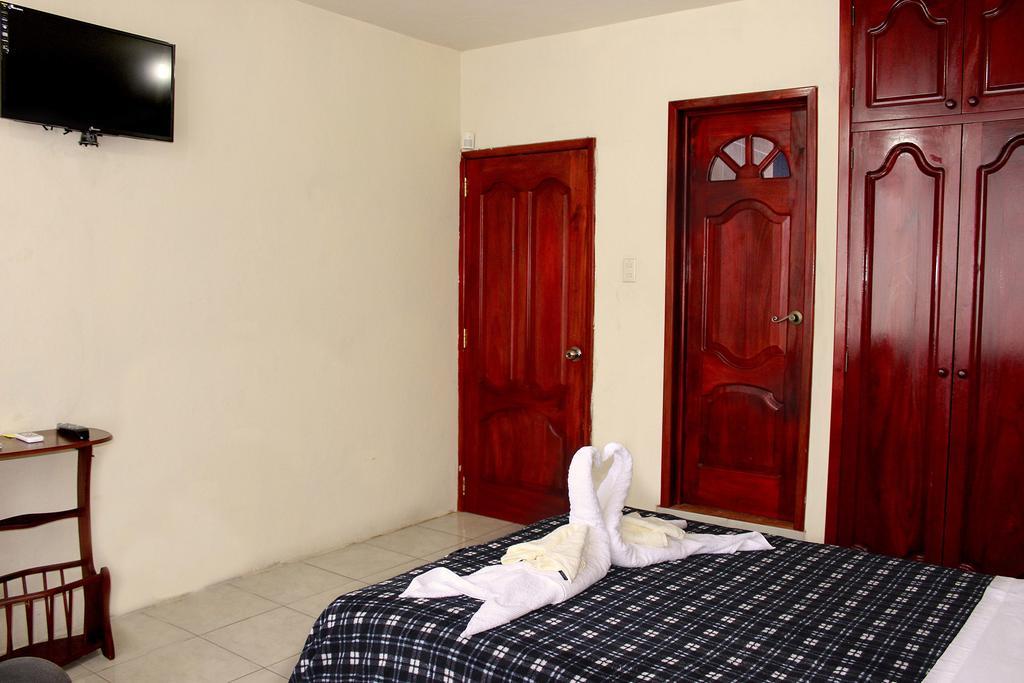 Planet House Hotel Puerto Ayora  Værelse billede